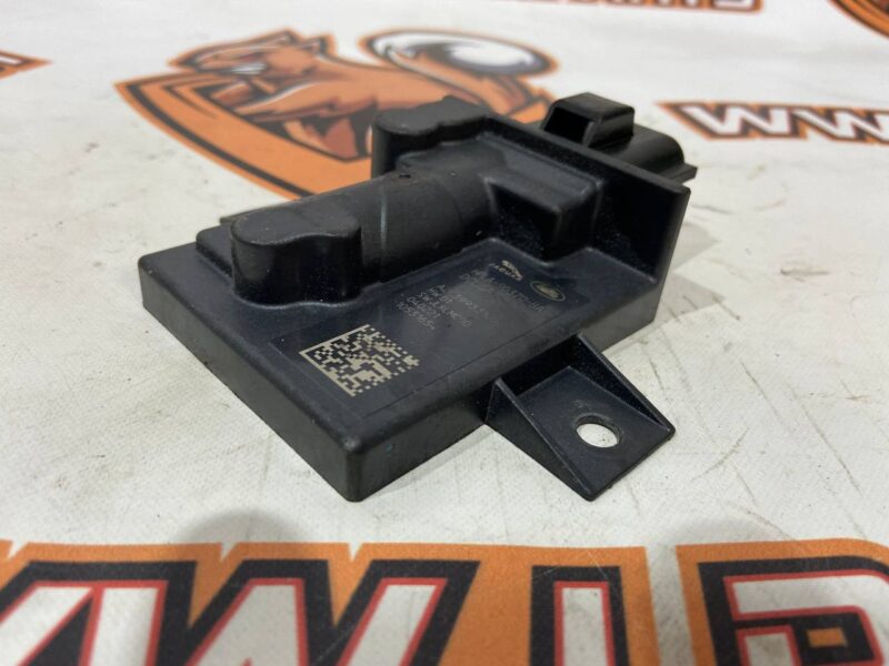 LR086374 Fuel pump control unit Range Rover Velar L560 (2018-) used cost 70 € in stock 2 pcs.