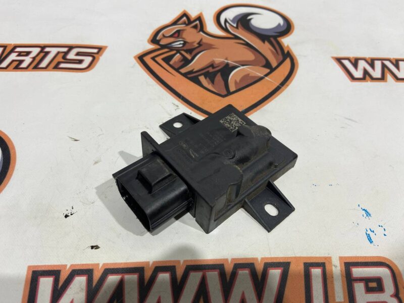 LR086374 Fuel pump control unit Range Rover Velar L560 (2018-) used cost 70 € in stock 2 pcs.