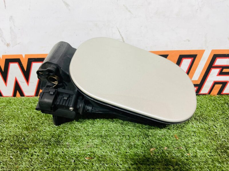 LR088353 Range Rover L405 (2013-2021) tank flap used - Image 22