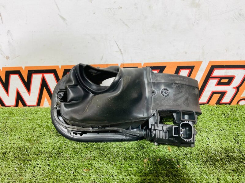 LR088353 Range Rover L405 (2013-2021) tank flap used - Image 24