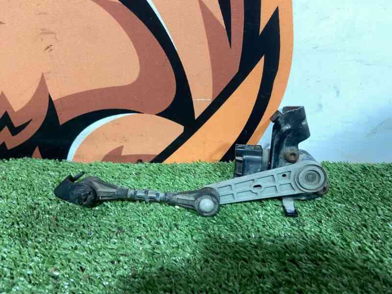 LR090681 Height sensor Rear right RANGE ROVER VELAR Used cost 70 € in stock 2 pcs.