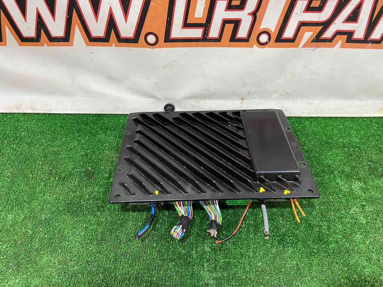 LR093599 Audio amplifier 1280W Range Rover Sport L494 (2014-2022) Used cost 700 € in stock 1 pcs.