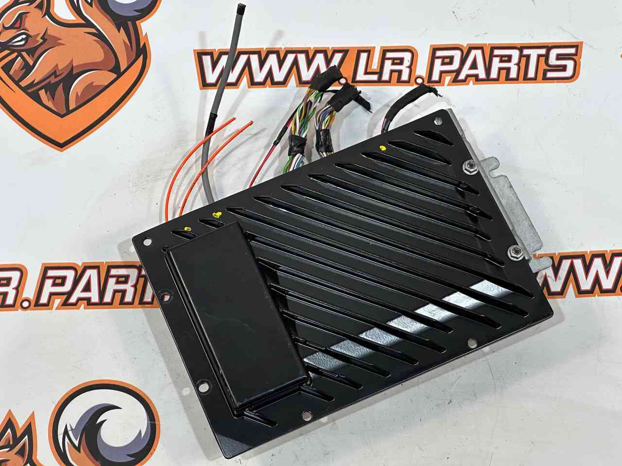LR093599 Audio amplifier 1280W Range Rover Sport L494 (2014-2022) Used cost 700 € in stock 1 pcs.