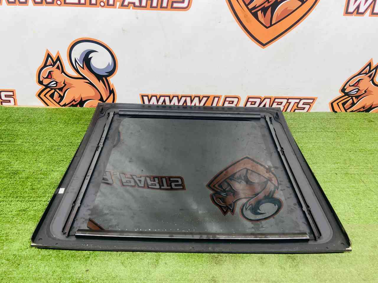 LR093995 Panoramic roof glass Range Rover Velar L560 (2018-) Used cost 850 € in stock 1 pcs.