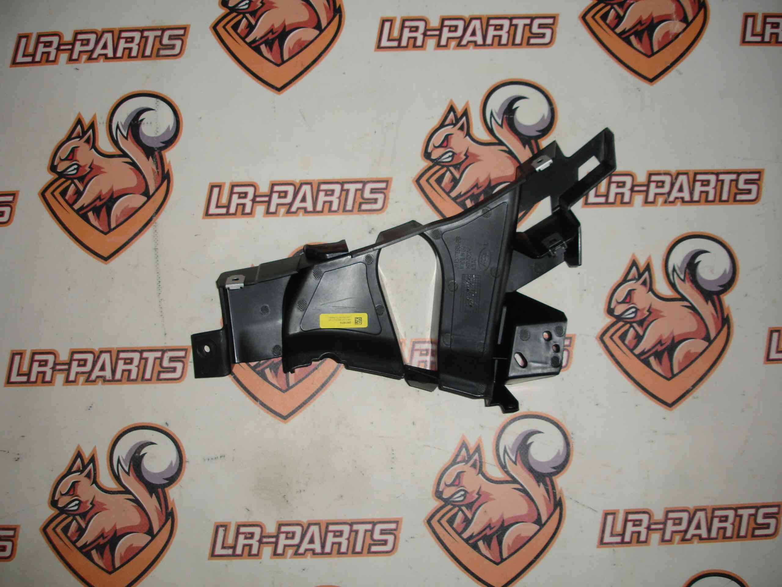 LR094996 Front bumper mounting bracket left Range Rover VELAR cost 35 € in stock 1 pcs.