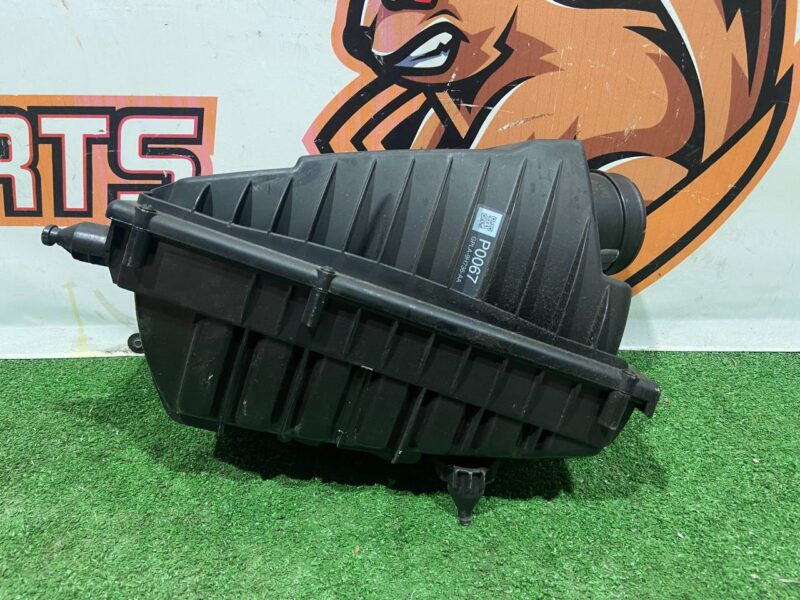 LR095547 Air filter housing left 5.0 SC Range Rover Sport L494 (2014-2022) Used cost 250 € in stock 2 pcs.