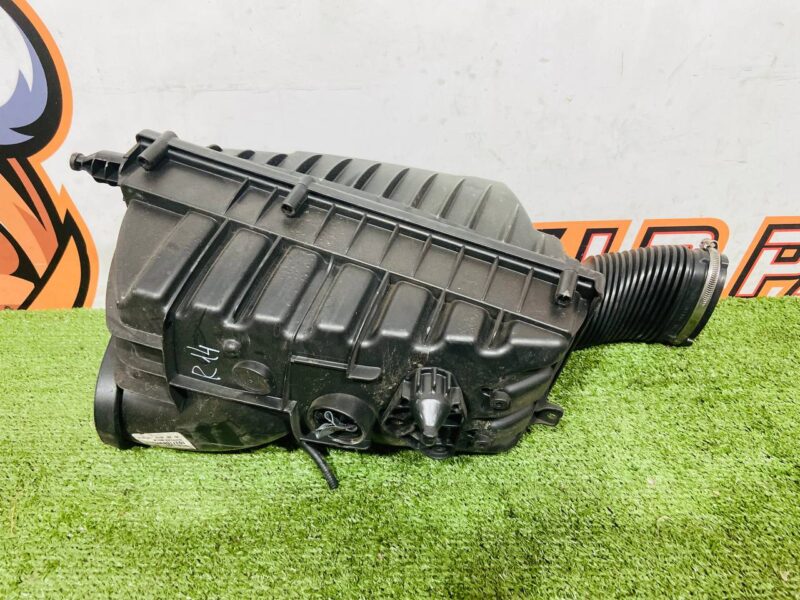 LR095547 Air filter housing left 5.0 SC Range Rover Sport L494 (2014-2022) Used cost 250 € in stock 2 pcs.
