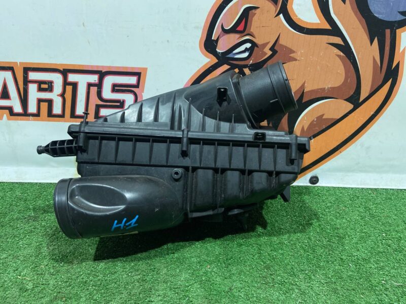 LR095831 Air filter housing right Range Rover Sport L494 (2014-2022) Used cost 250 € in stock 1 pcs.