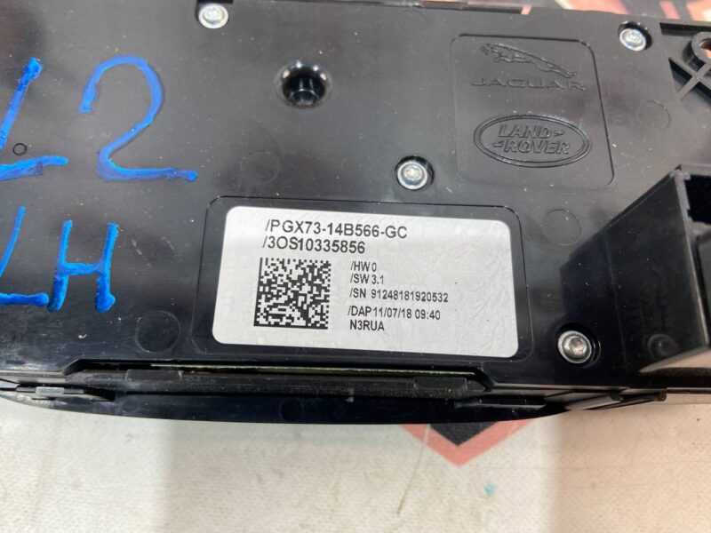 LR110727 Seat adjustment switch left Land Rover Discovery Sport L550 (2015-) Used cost 50 € in stock 1 pcs.