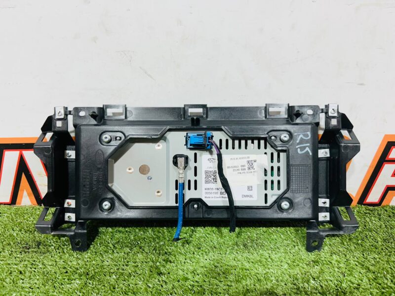 LR115406 Land Rover Discovery Sport L550 (2015-) Audio System Screen Used cost 400 € in stock 4 pcs.