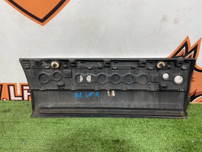 LR125983 Rear left door molding Range Rover L405 (2013-2021) Used - Image 20