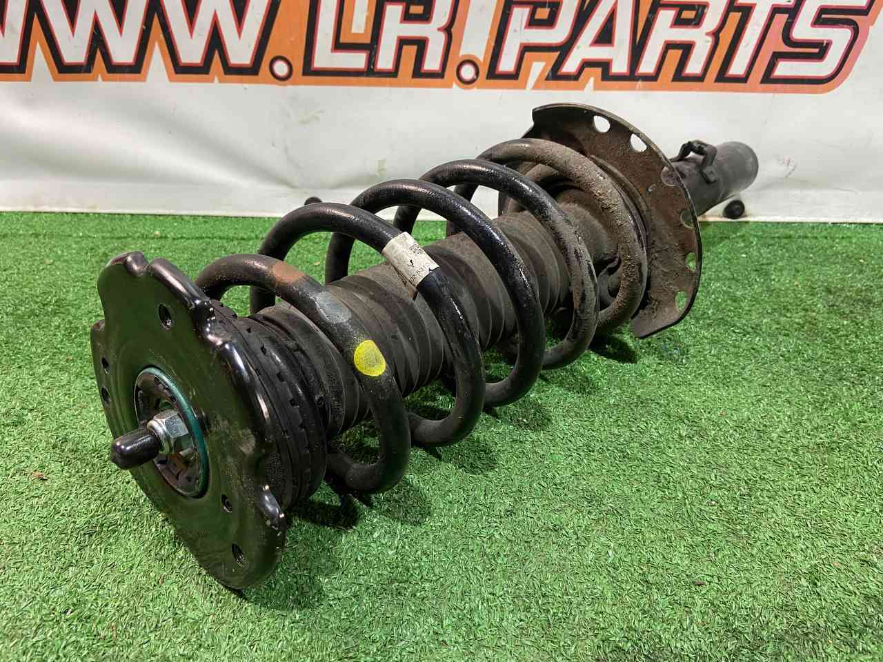 LR126237 Shock absorber front right Land Rover Discovery Sport L550 (2015-) Used cost 180 € in stock 1 pcs.