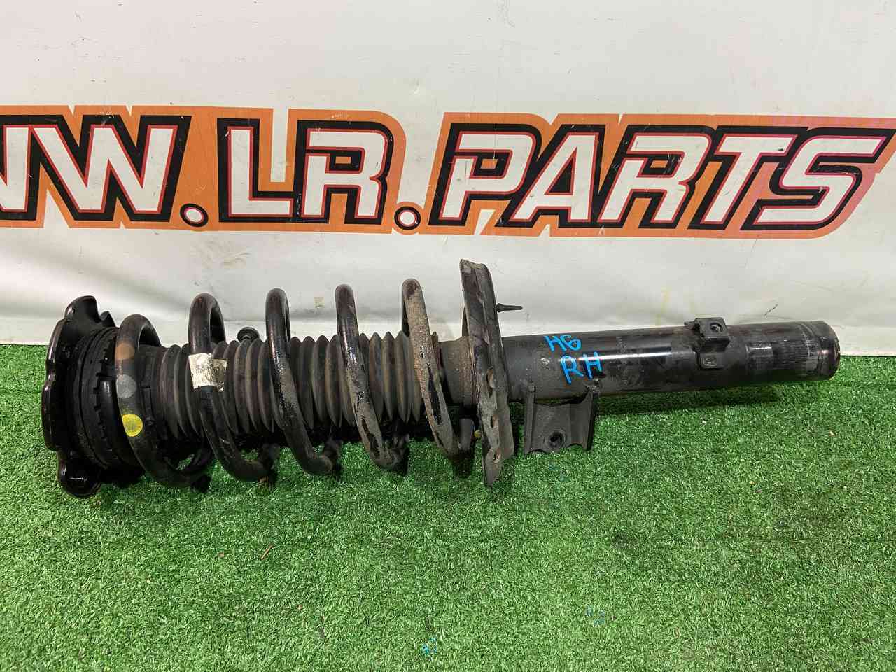 LR126237 Shock absorber front right Land Rover Discovery Sport L550 (2015-) Used cost 180 € in stock 1 pcs.