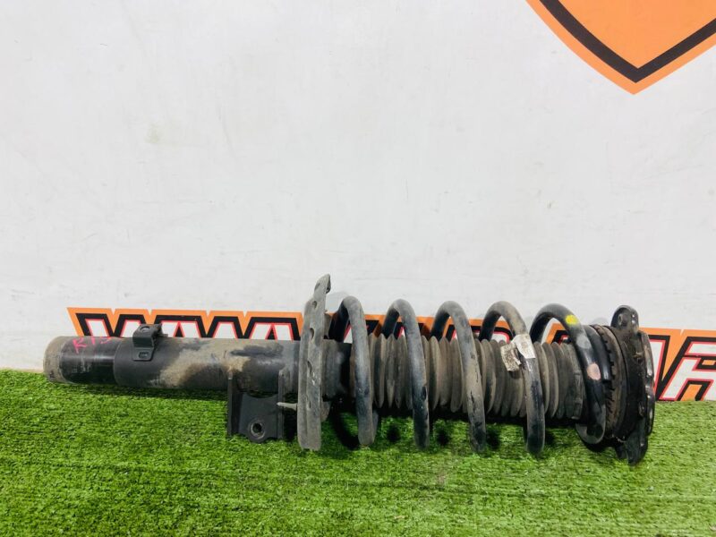 LR126238 Shock absorber front left Land Rover Discovery Sport L550 (2015-) Used cost 150 € in stock 2 pcs.