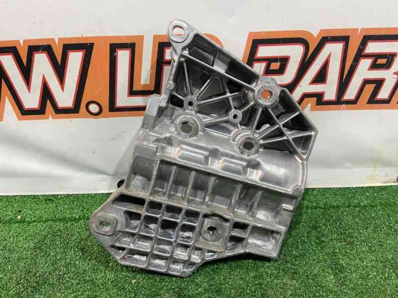 LR126450 Bracket for the Land Rover Discovery Sport L550 (2015-) Used cost 145 € in stock 1 pcs.
