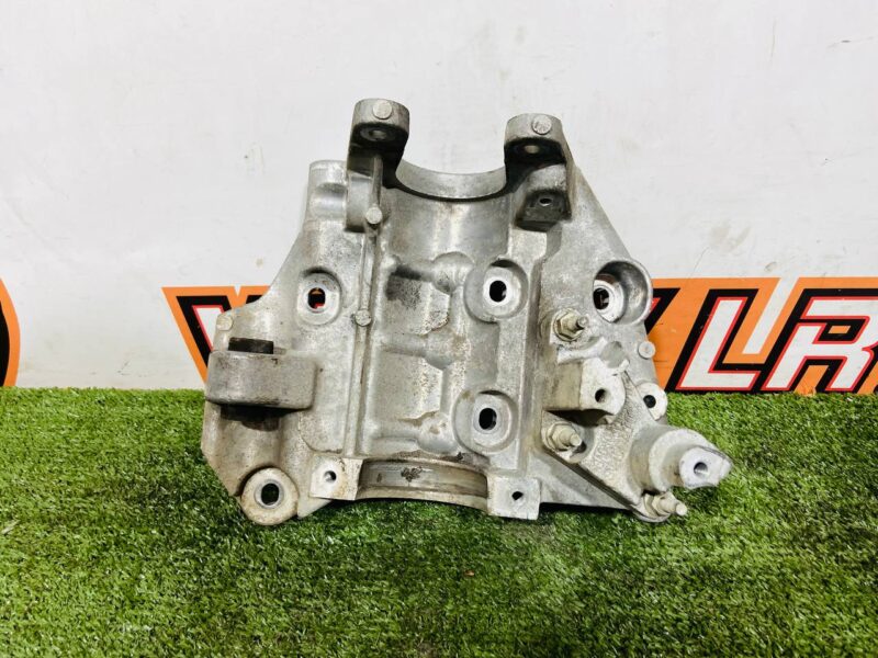 LR126450 Bracket for the Land Rover Discovery Sport L550 (2015-) Used cost 145 € in stock 1 pcs.