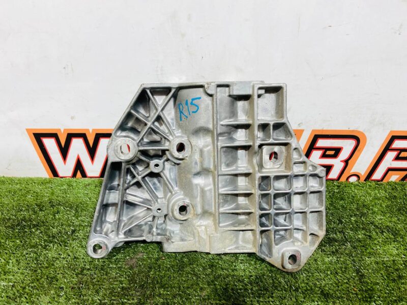 LR126450 Bracket for the Land Rover Discovery Sport L550 (2015-) Used cost 145 € in stock 1 pcs.