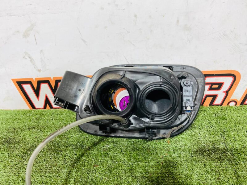 LR127087 The lid of the Hall. Throat. Topl. Tank LAND ROVER DISCOVERY SPORT L550 2015- Used cost 50 € in stock 1 pcs.