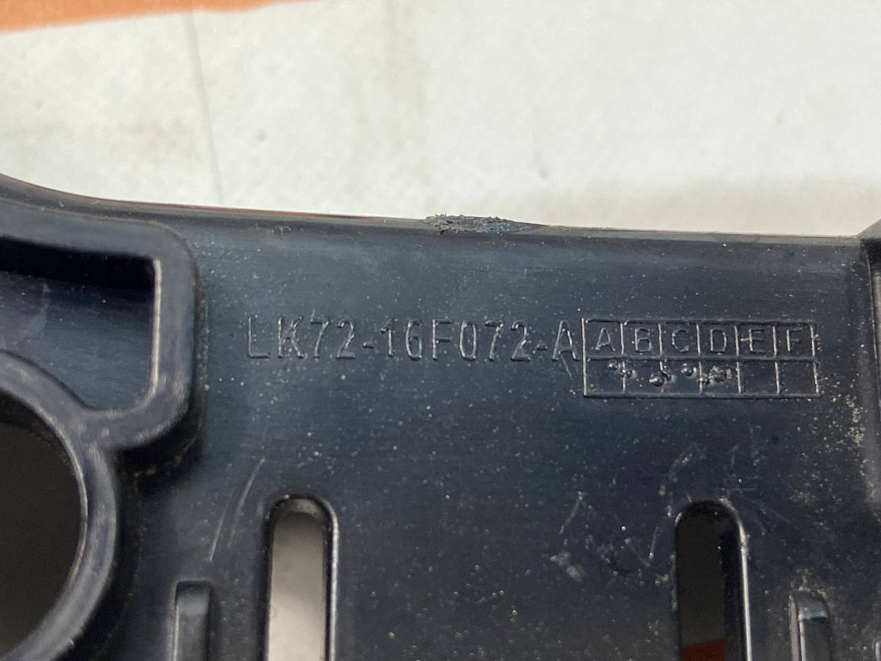 LR127598 Front bumper mounting bracket right Land Rover Discovery Sport L550 (2015-) Used cost 25 € in stock 1 pcs.