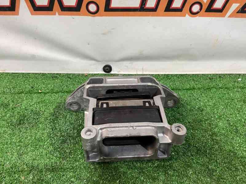 LR128245 Used Land Rover Discovery Sport L550 Motor Cushion (2015-) cost 60 € in stock 4 pcs.