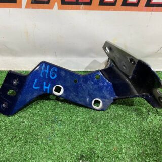 LR128476 Left wing mounting bracket Land Rover Discovery Sport L550 (2015-) Used cost 30 € in stock 1 pcs.