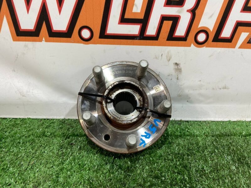 LR137488 Front Hub Range Rover Velar L560 (2018-) Used - Image 12
