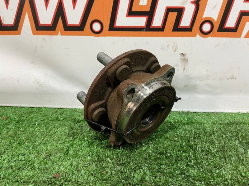 LR137488 Front Hub Range Rover Velar L560 (2018-) Used - Image 13