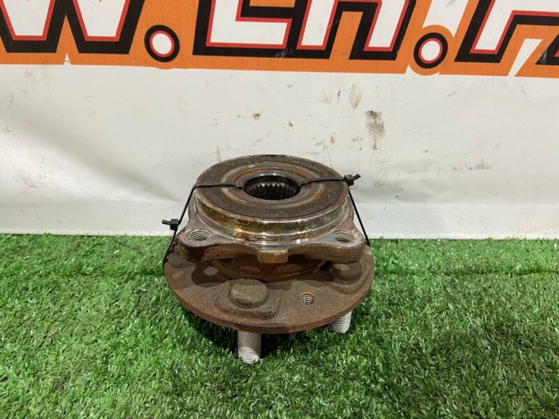 LR137488 Front Hub Range Rover Velar L560 (2018-) Used - Image 14