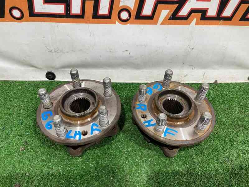 LR137488 Front Hub Range Rover Velar L560 (2018-) Used - Image 24