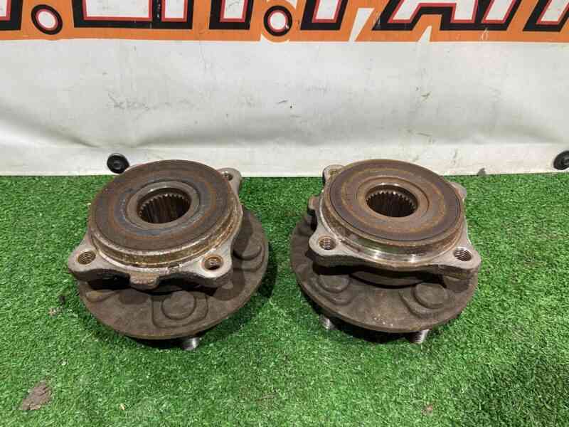 LR137488 Front Hub Range Rover Velar L560 (2018-) Used - Image 25