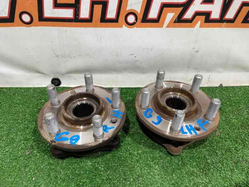 LR137488 Front Hub Range Rover Velar L560 (2018-) Used - Image 27