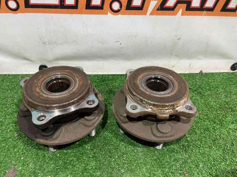 LR137488 Front Hub Range Rover Velar L560 (2018-) Used - Image 28