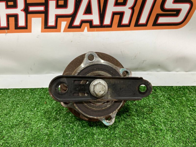 LR137488 Front Hub Range Rover Velar L560 (2018-) Used cost 130 € in stock 12 pcs.