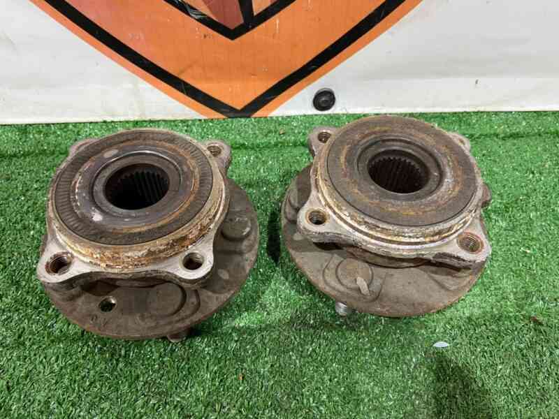 LR137488 Front Hub Range Rover Velar L560 (2018-) Used - Image 31