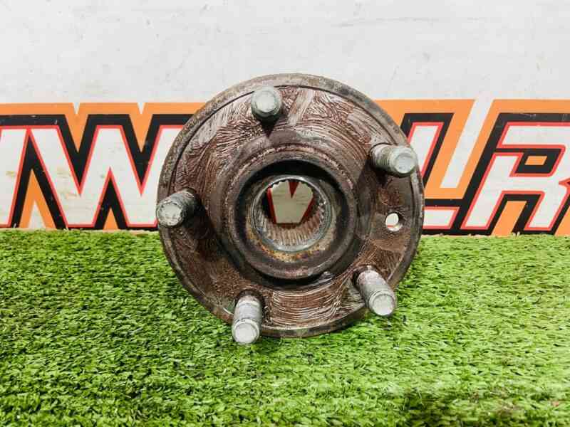 LR137488 Front Hub Range Rover Velar L560 (2018-) Used - Image 35