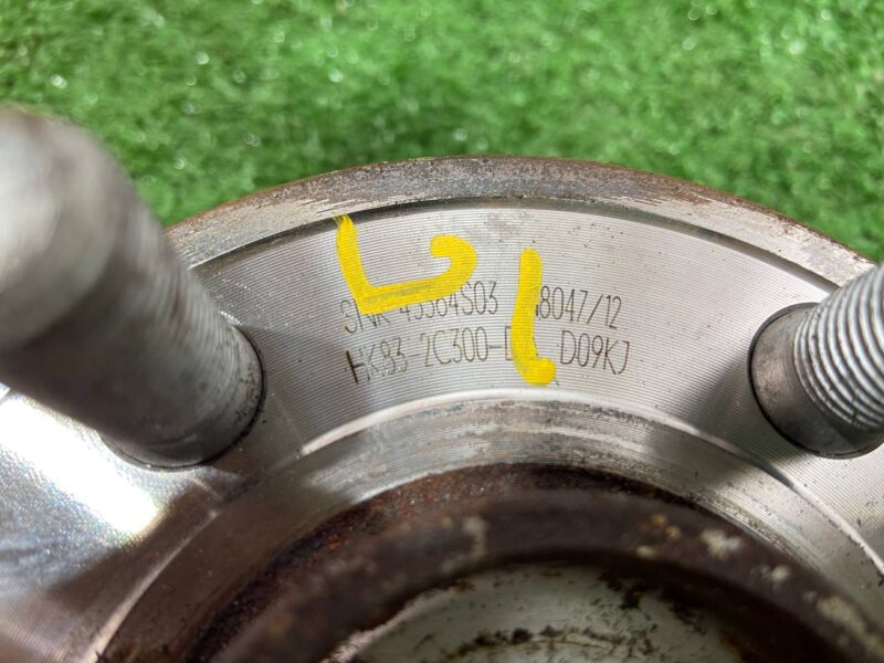 LR137488 Front Hub Range Rover Velar L560 (2018-) Used cost 130 € in stock 12 pcs.