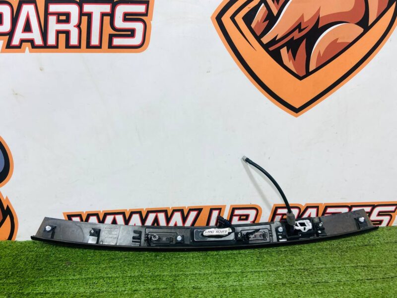 LR137741 Land Rover Discovery Sport L550 (2015-) trunk lid molding used cost 200 € in stock 1 pcs.