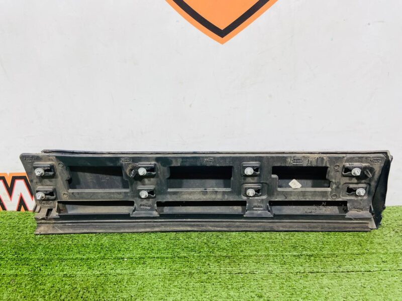 LR140317 Door molding rear left Land Rover Discovery Sport L550 (2015-) Used cost 100 € in stock 1 pcs.