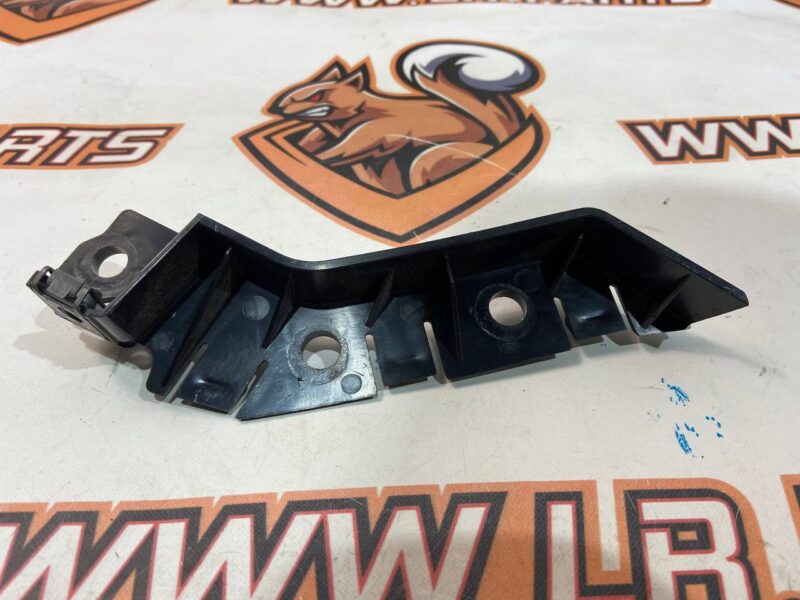 LR144345 Front bumper mounting bracket left Land Rover Discovery Sport L550 (2015-) Used cost 5 € in stock 1 pcs.