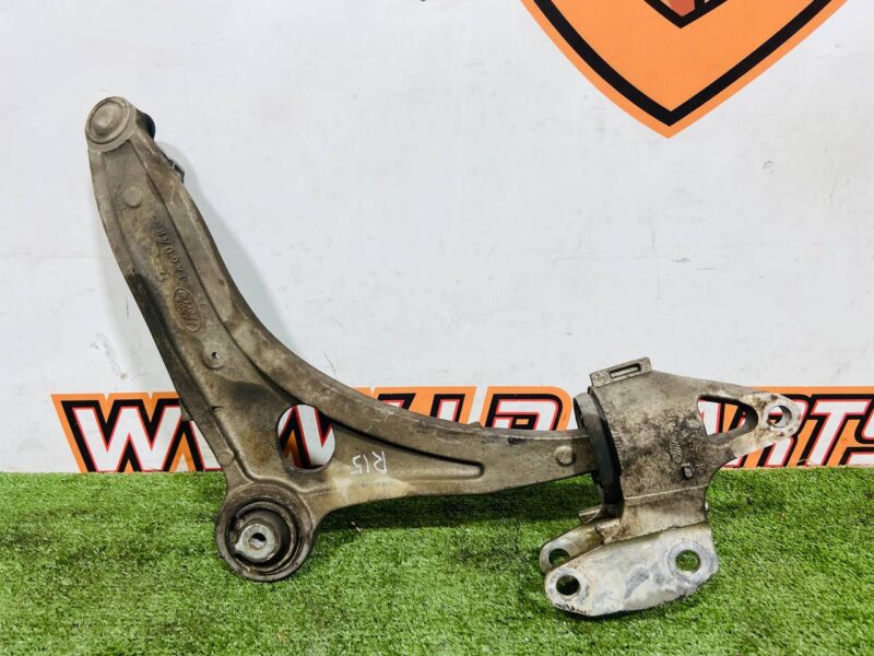 LR146038 Front left control arm Range Rover Evoque New L551 (2019-) Used cost 150 € in stock 1 pcs.