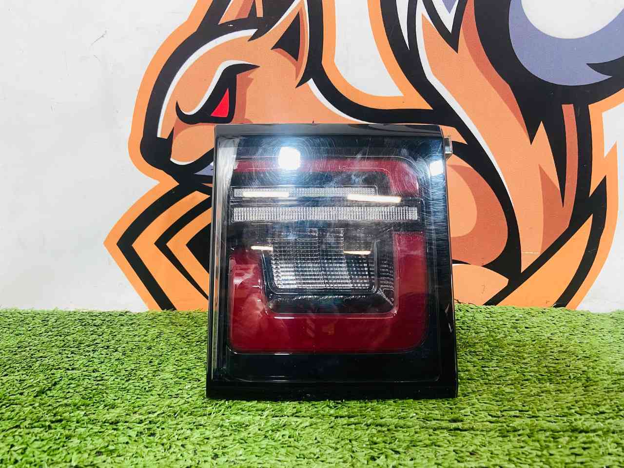 LR149771 Rear left light in the trunk lid 2019- Land Rover Discovery Sport L550 (2015-) Used cost 125 € in stock 1 pcs.