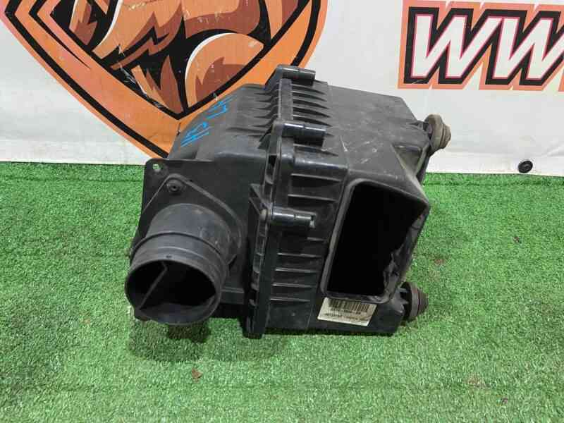 T2H1378 Air filter housing left JAGUAR F PACE Used cost 250 € in stock 1 pcs.