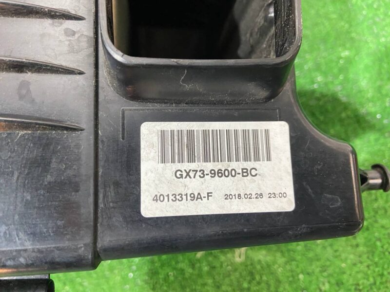 T2H1378 Air filter housing left JAGUAR F PACE Used cost 250 € in stock 1 pcs.