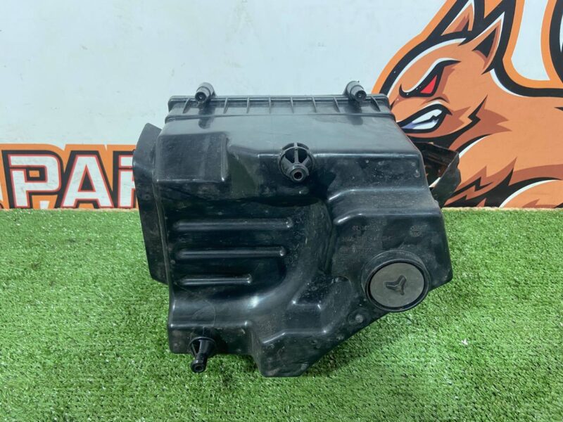 T2H1378 Air filter housing left JAGUAR F PACE Used cost 250 € in stock 1 pcs.