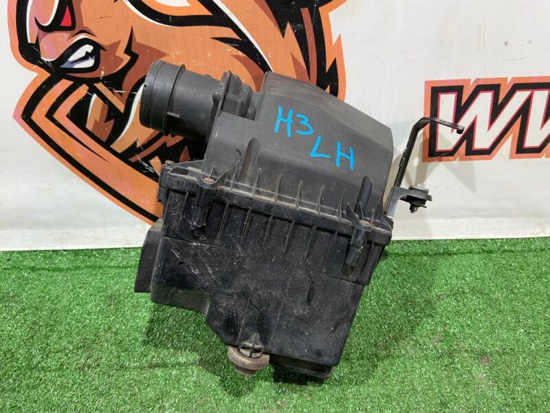 T2H1378 Air filter housing left JAGUAR F PACE Used cost 250 € in stock 1 pcs.