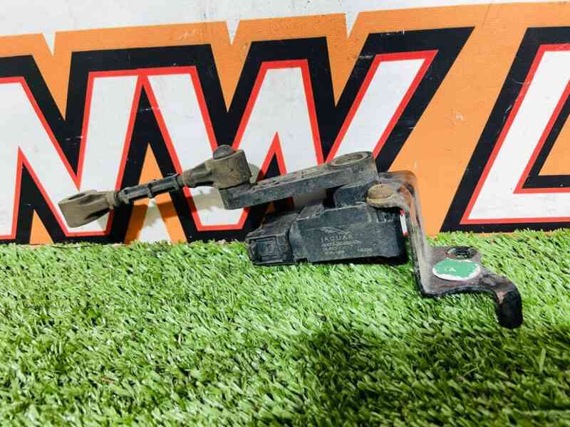 T2H3166 Body position sensor front right Jaguar F-Pace Used cost 50 € in stock 2 pcs.