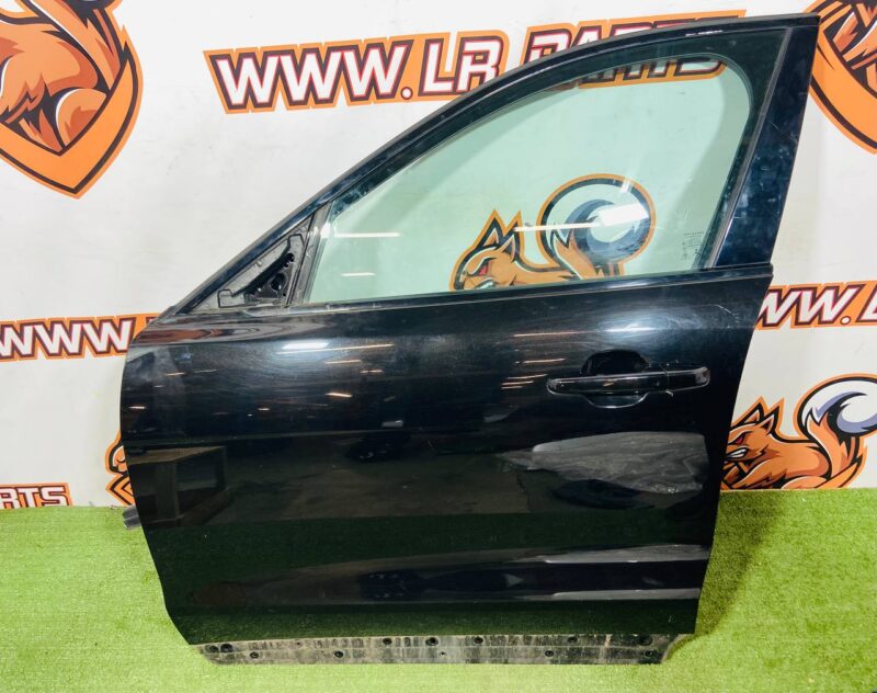 T4A1369KIT Front left door complete Jaguar F-Pace X761 (2017-) Used cost 400 € in stock 1 pcs.