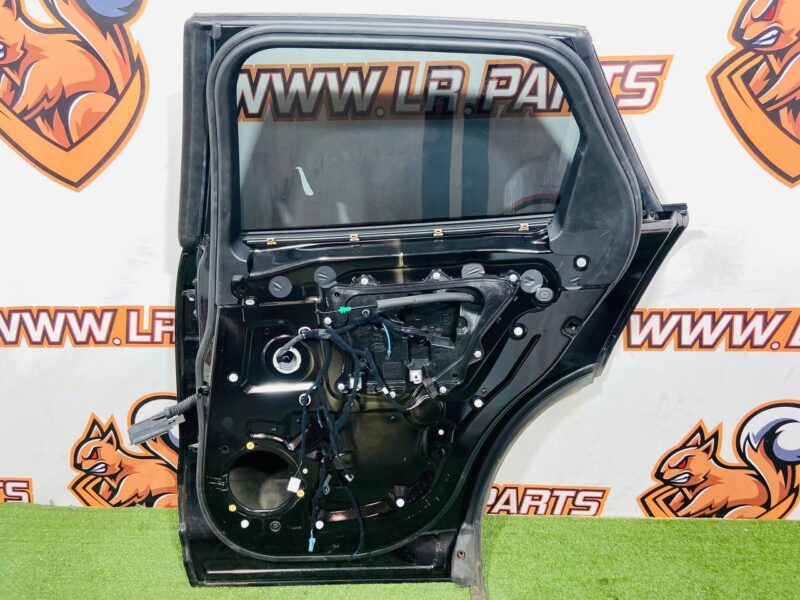 T4A1370 Door rear right complete Jaguar F-Pace X761 (2017-) Used cost 650 € in stock 2 pcs.