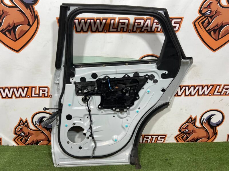 T4A1370 Door rear right complete Jaguar F-Pace X761 (2017-) Used cost 650 € in stock 2 pcs.