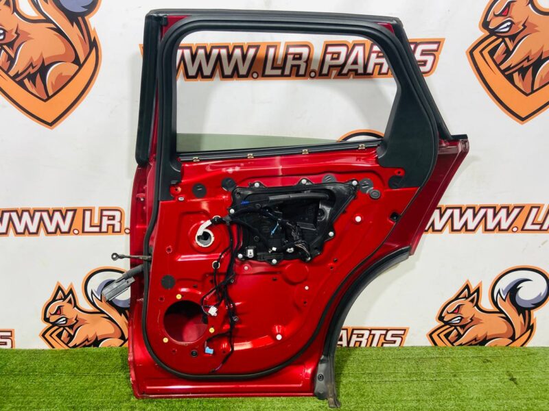 T4A1370 Door rear right complete Jaguar F-Pace X761 (2017-) Used cost 650 € in stock 2 pcs.
